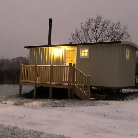 Clay Bank Huts, Roseberry Shepherds Hut Kemping *