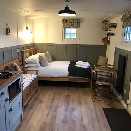 Clay Bank Huts, Roseberry Shepherds Hut Ingleby Greenhow